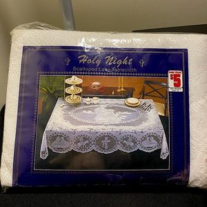Scalloped Lace Tablecloth